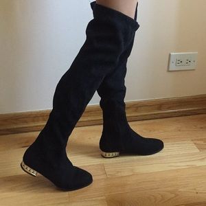 black highknee boots